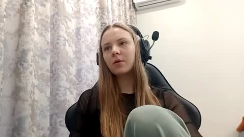 Snapshot of sherrylkeep chatting on 23, 12, 2025 Lisa online show from 23, 12, 2025