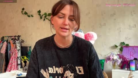 Snapshot of sheslike_firstlove chatting on 17, 5, 2026 Vanessa online show from 17, 5, 2026