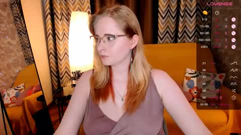 Snapshot of sheslinki chatting on 1, 5, 2026 Hello guys my name is Aemilia online show from 1, 5, 2026