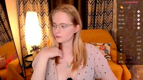 Snapshot of sheslinki chatting on 22, 5, 2026 Hello guys my name is Aemilia online show from 22, 5, 2026