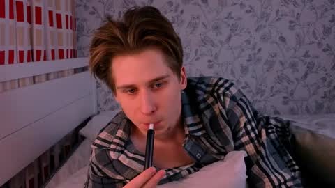 Snapshot of shidoffer77 chatting on 31, 3, 2026 Nenedent online show from 31, 3, 2026