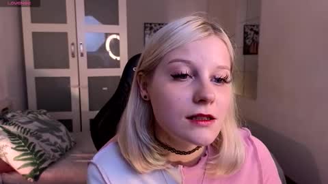 Snapshot of shinejoan chatting on 20, 9, 2025 help me reach my first 25 thumbs up online show from 20, 9, 2025