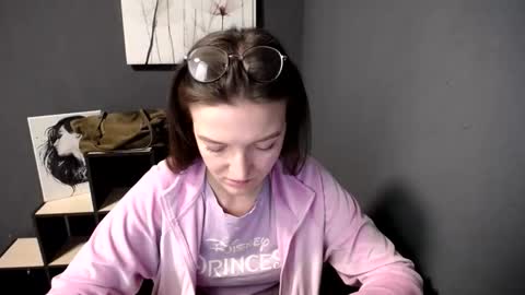 Snapshot of shining_pearl chatting on 27, 5, 2026 Jesica online show from 27, 5, 2026