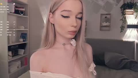 Stella  online show from 31, 3, 2026