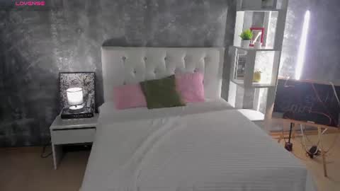 Snapshot of shiny_lisss chatting on 18, 6, 2026 Lisa online show from 18, 6, 2026