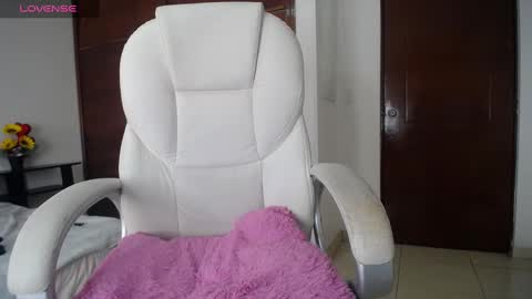 Snapshot of shirly_vannicelli chatting on 7, 1, 2025 shirly online show from 7, 1, 2025
