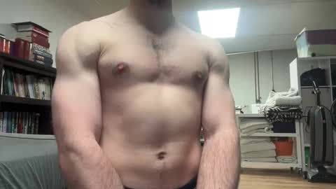 shirtlesshunk15 online show from 20, 4, 2026