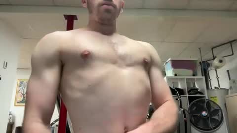 Snapshot of shirtlesshunk15 chatting on 9, 6, 2026 shirtlesshunk15 online show from 9, 6, 2026