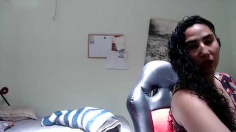 Snapshot of shopia_scarlet chatting on 9, 9, 2025 Sofia online show from 9, 9, 2025