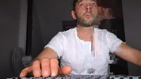 Snapshot of shouu516564 chatting on 25, 11, 2025 shouu516564 online show from 25, 11, 2025