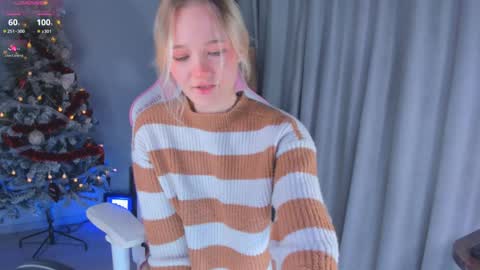 Snapshot of showmejenny chatting on 8, 12, 2024 jennywoody online show from 8, 12, 2024