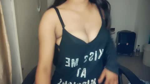 shreya_0 online show from 5, 10, 2025