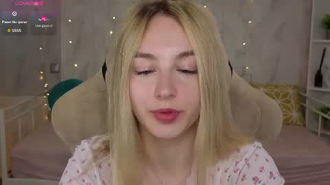 Snapshot of shy__polly chatting on 27, 7, 2026 Polly online show from 27, 7, 2026
