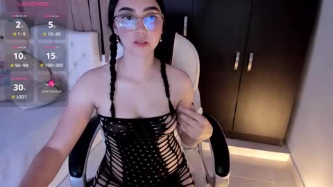 Nahomy online show from 29, 9, 2025