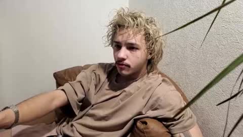 Snapshot of shy_boy17 chatting on 16, 2, 2026 your shy boy online show from 16, 2, 2026