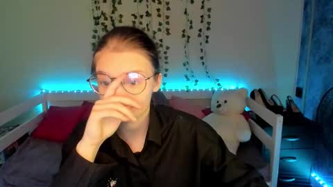 shy_elina01 online show from 4, 10, 2025