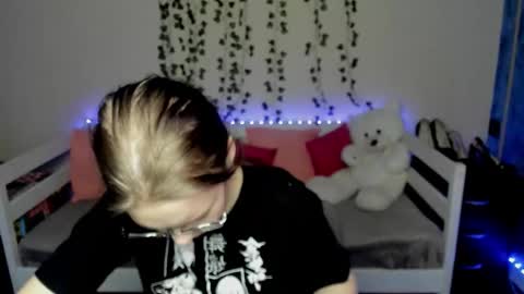 shy_elina01 online show from 15, 10, 2025