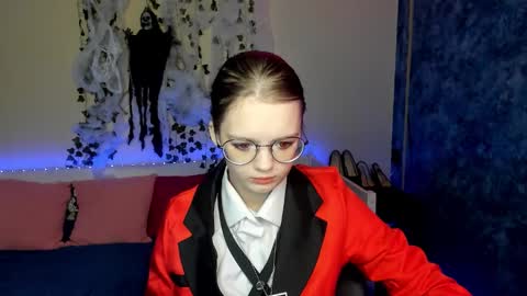 shy_elina01 online show from 31, 10, 2025