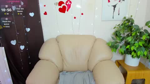 Snapshot of shy_kittenn chatting on 7, 5, 2026 shy_kittenn online show from 7, 5, 2026