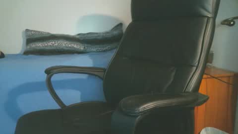 shyboyhugecum2020 online show from 2, 4, 2026