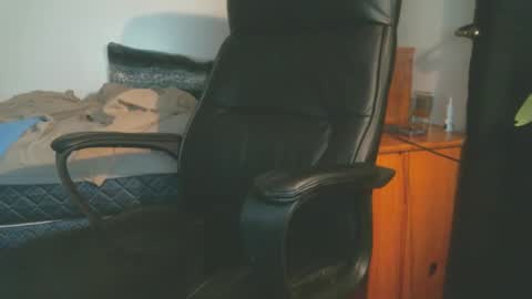 shyboyhugecum2020 online show from 19, 4, 2026