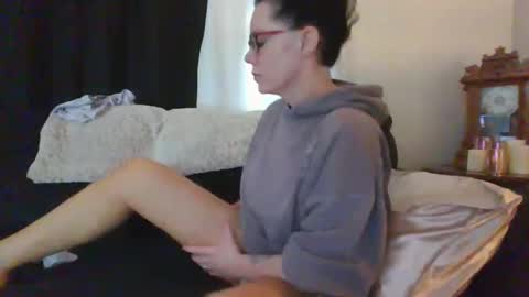 Snapshot of sidneyraee chatting on 24, 4, 2026 Mrs. St. Patrickk online show from 24, 4, 2026