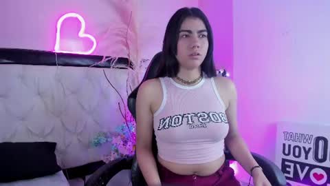 Snapshot of siena_fox chatting on 8, 7, 2026 Siena online show from 8, 7, 2026