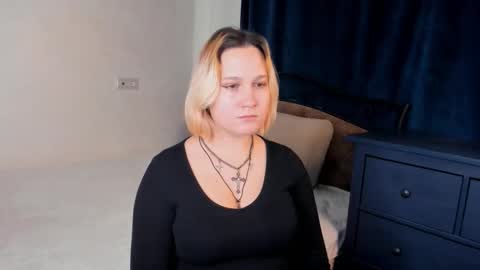 Snapshot of silkinstinct chatting on 18, 11, 2025 Eowyn online show from 18, 11, 2025