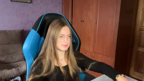 Snapshot of silksinner_ chatting on 8, 7, 2026 Erica online show from 8, 7, 2026