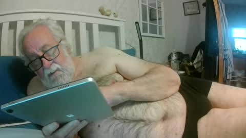 sillyoldman45221063 online show from 13, 7, 2026