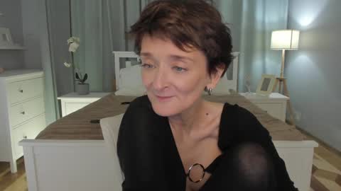 Snapshot of simonadebeauvoir chatting on 12, 1, 2025 Simona online show from 12, 1, 2025
