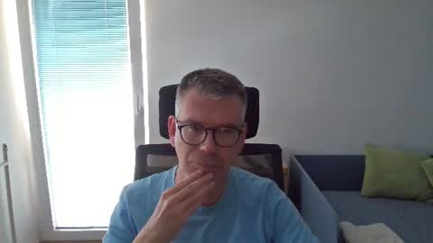 Snapshot of simonveli chatting on 13, 6, 2026 Simonveli online show from 13, 6, 2026