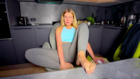 A present for me  online show from 7, 4, 2026