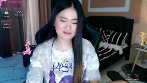 Snapshot of simplykhate chatting on 5, 5, 2026 Adrianna Fowler online show from 5, 5, 2026