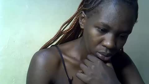 Snapshot of simplyloy33 chatting on 17, 5, 2026 simplyloy33 online show from 17, 5, 2026