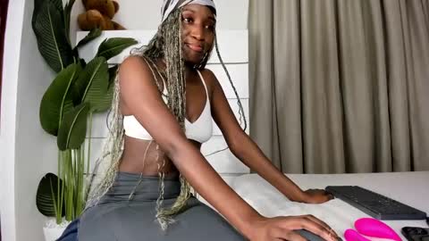 Snapshot of sincerre9_tara chatting on 9, 2, 2025 sincerre9_tara online show from 9, 2, 2025