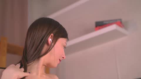   online show from 28, 11, 2025