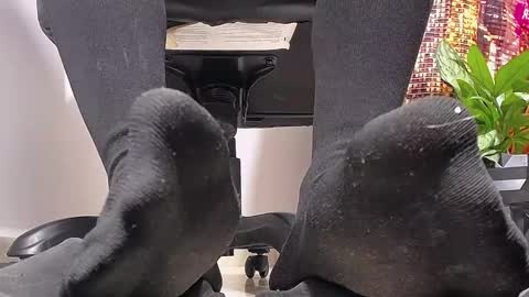 only foot                         worshipers here online show from 15, 12, 2024