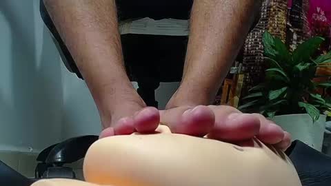 only foot                         worshipers here online show from 16, 12, 2024