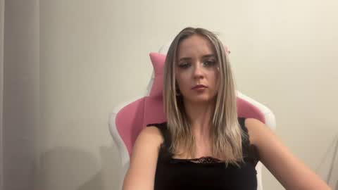 Snapshot of sisi_bunny chatting on 10, 6, 2026 Sisi Bunny online show from 10, 6, 2026