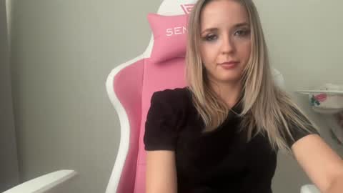 Snapshot of sisi_bunny chatting on 11, 6, 2026 Sisi Bunny online show from 11, 6, 2026