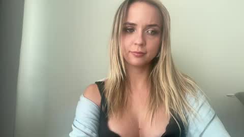 Snapshot of sisi_bunny chatting on 13, 7, 2026 Sisi Bunny online show from 13, 7, 2026