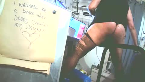 Snapshot of sissyboilooking chatting on 17, 10, 2025 RESPONDS WELL TO ... online show from 17, 10, 2025