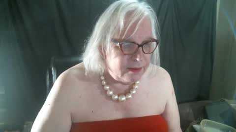 Snapshot of sissydianetx chatting on 2, 1, 2025 Sissy Diane online show from 2, 1, 2025