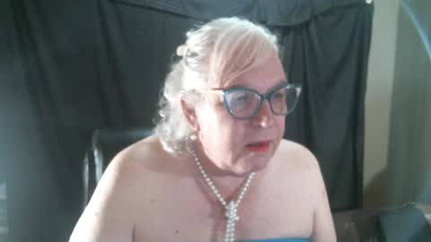 Snapshot of sissydianetx chatting on 5, 1, 2025 Sissy Diane online show from 5, 1, 2025