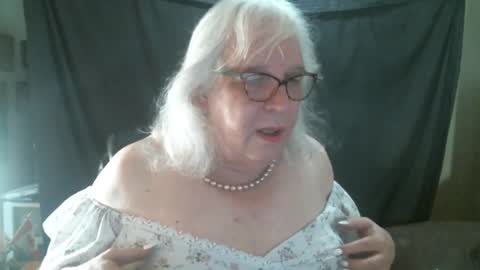 Snapshot of sissydianetx chatting on 4, 10, 2025 Sissy Diane online show from 4, 10, 2025