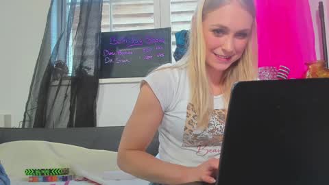 Snapshot of siswet19 chatting on 9, 3, 2025 Elise online show from 9, 3, 2025