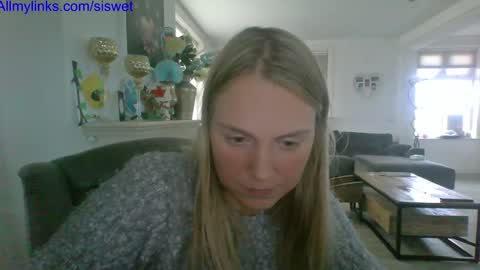 Snapshot of siswet19 chatting on 24, 11, 2025 Elise online show from 24, 11, 2025