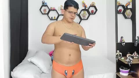 Snapshot of siul_bigcock chatting on 18, 2, 2025 Siul Thompson online show from 18, 2, 2025