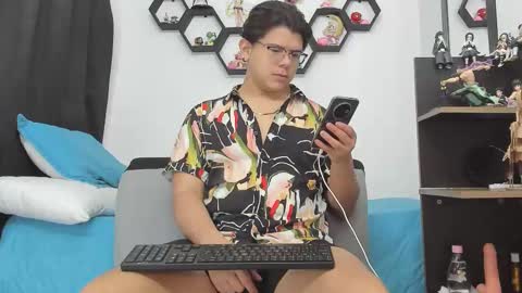 Snapshot of siul_bigcock chatting on 19, 9, 2025 Siul Thompson online show from 19, 9, 2025